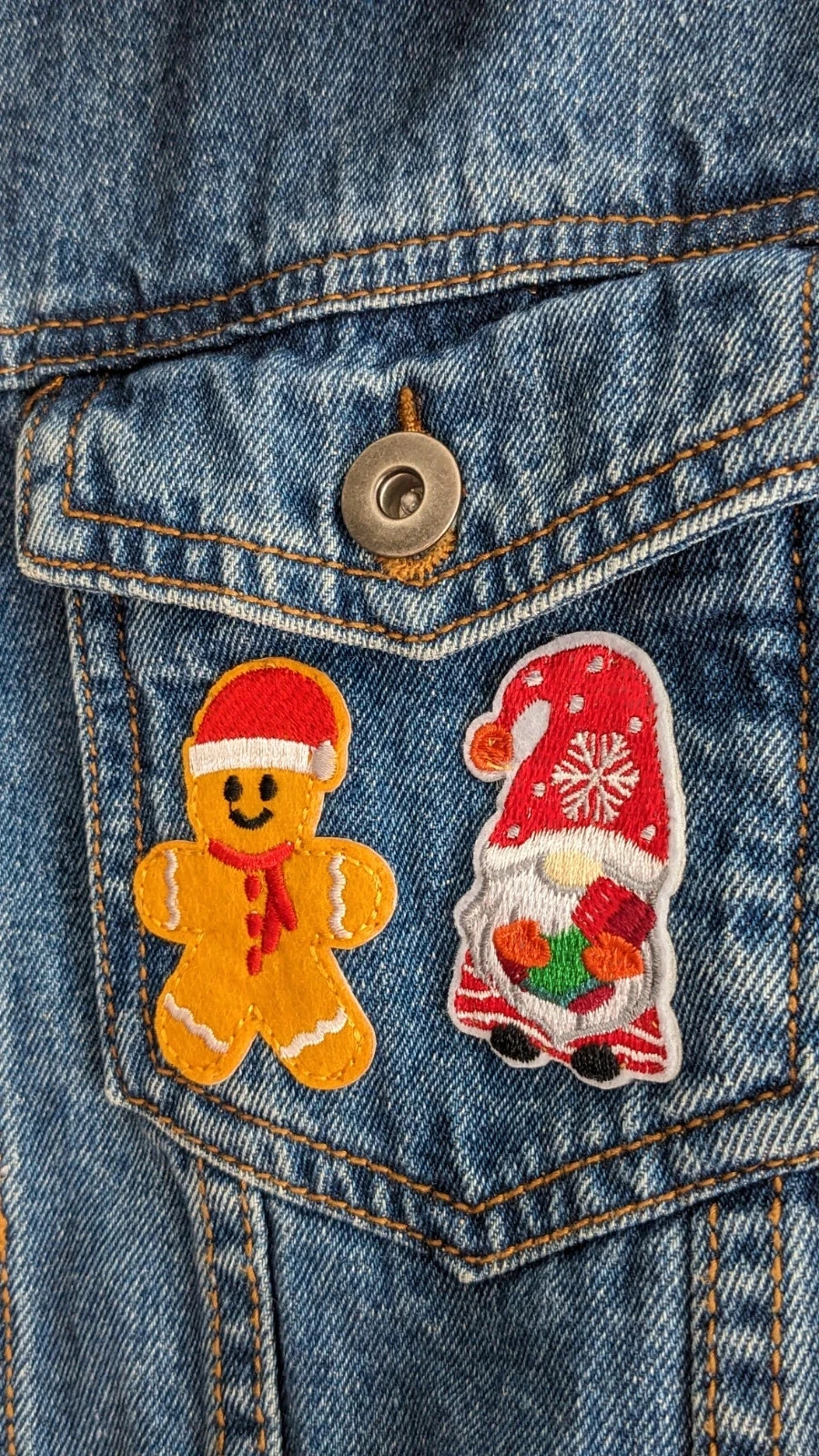 Chaqueta de mezclilla bordada "Bad Santa - Creepy Christmas" – photo 6